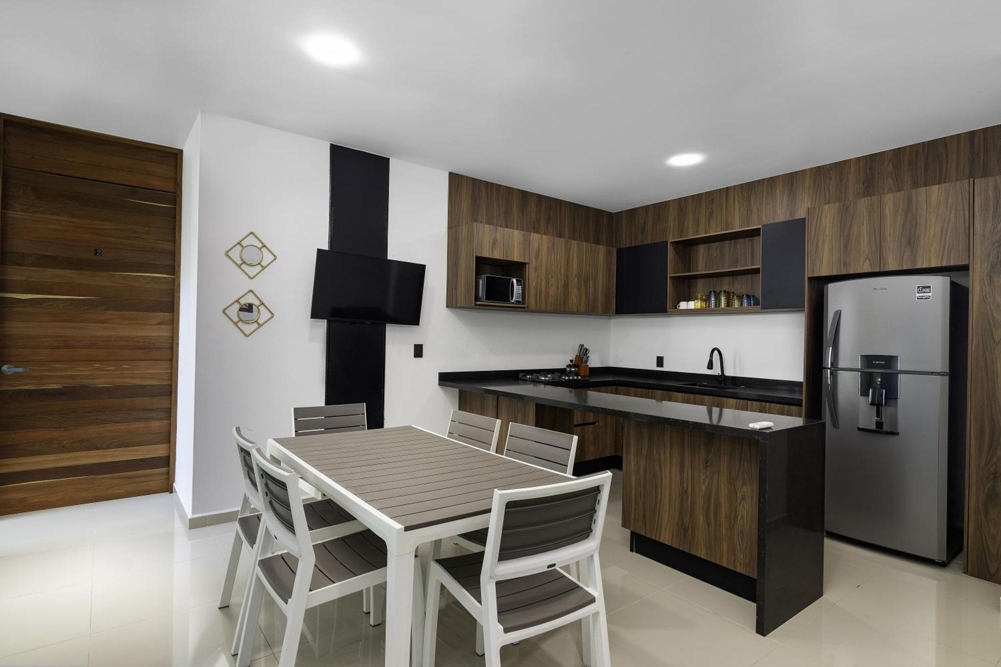Angelina 28 Beachfront And Family Apartments - Modern And Relaxing Long Stays - 20 Min From Cancun Airport 莫雷洛斯港 外观 照片